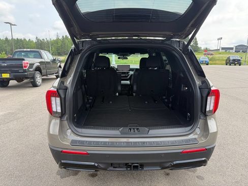 New 2026 Ford Explorer ST-Line AWD/4WD image 4