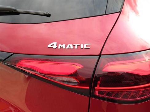 Used 2025 Mercedes-Benz GLC 300 4MATIC image 30