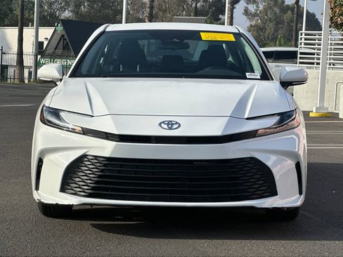Used 2025 Toyota Camry LE image 7
