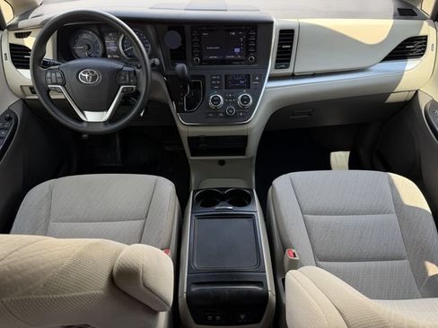 Used 2019 Toyota Sienna LE FWD image 10