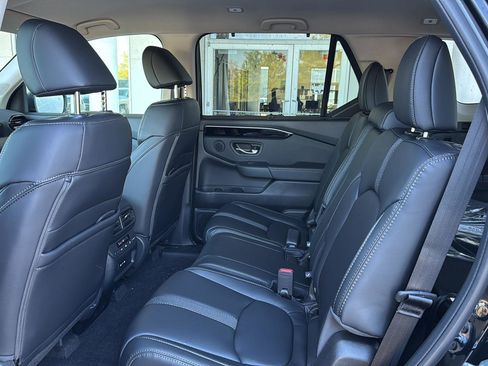 New 2025 Honda Pilot EX-L image 9