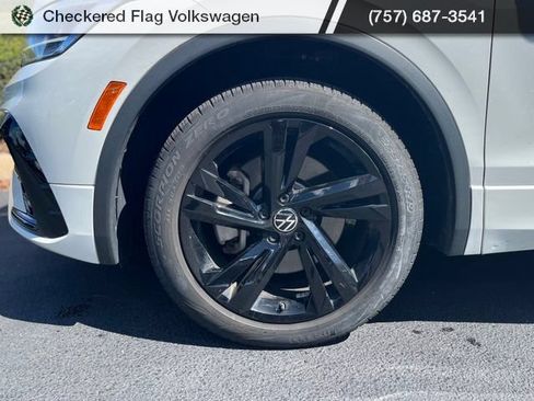 Used 2024 Volkswagen Tiguan SE R-Line AWD/4WD image 5