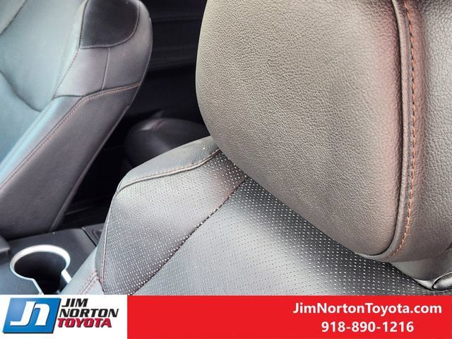 Used 2025 Toyota Sienna Platinum FWD image 16