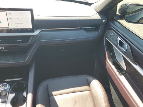 Certified 2025 Ford Explorer Platinum w/ Ultimate Package image 18