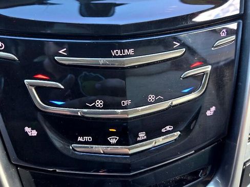 Used 2013 Cadillac SRX Luxury image 25