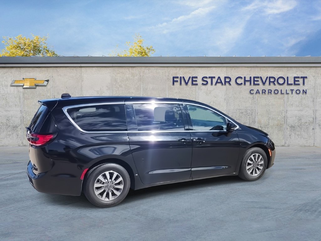 Used 2024 Chrysler Pacifica Limited FWD image 9
