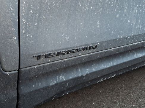 Used 2023 GMC Terrain SLE w/ Driver Convenience Package image 8