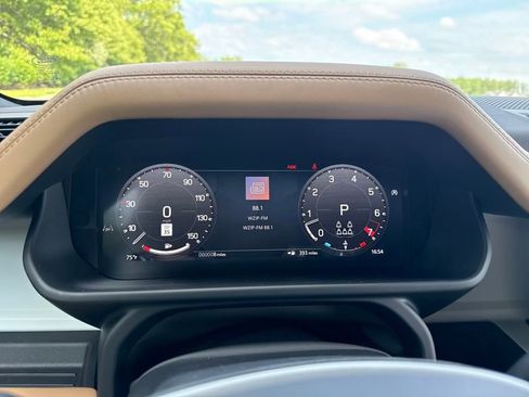 New 2025 Land Rover Defender 130 X-Dynamic SE image 25