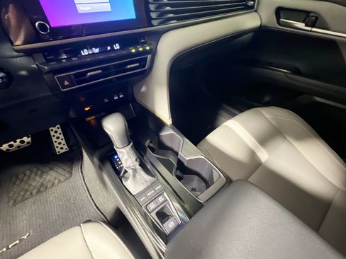 Used 2025 Toyota Camry SE FWD image 25