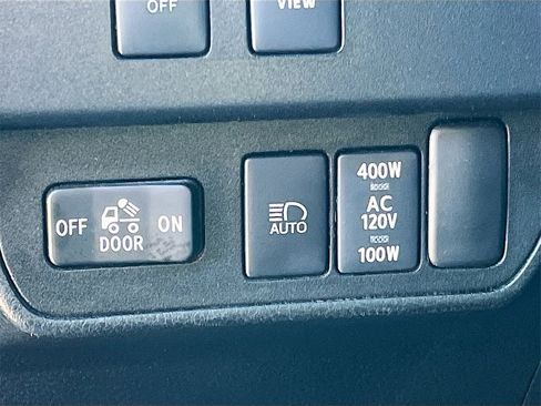 Used 2022 Toyota Tacoma Limited image 10