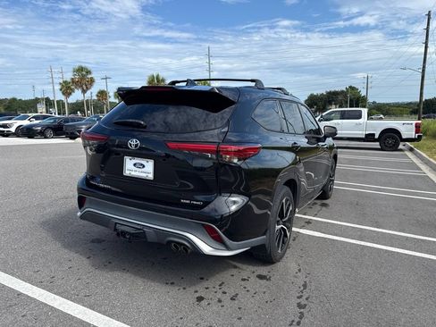 Used 2021 Toyota Highlander XSE AWD/4WD image 3