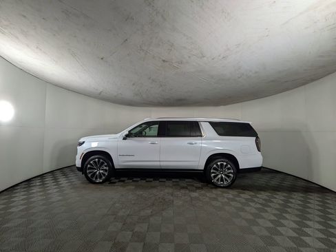 New 2026 Chevrolet Suburban High Country image 3