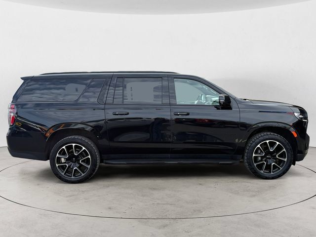 Used 2022 Chevrolet Suburban RST w/ Luxury Package AWD/4WD image 6