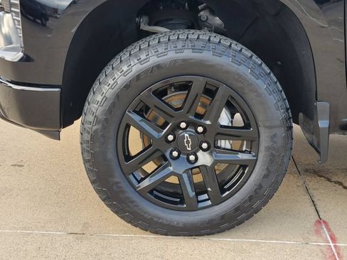 Used 2024 Chevrolet Silverado 1500 LT Trail Boss w/ Convenience Package II AWD/4WD image 17