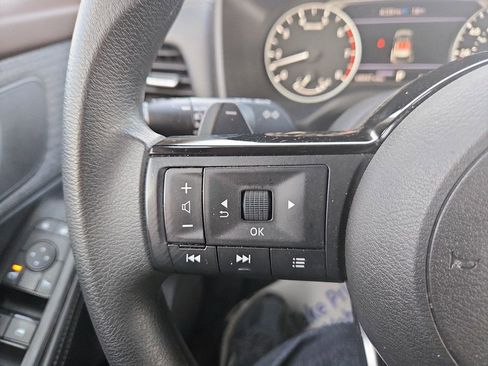 Used 2023 Nissan Rogue SV image 18