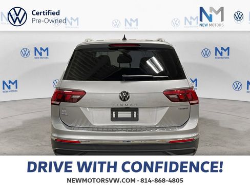 Used 2023 Volkswagen Tiguan SE w/ Panoramic Sunroof Package AWD/4WD image 4