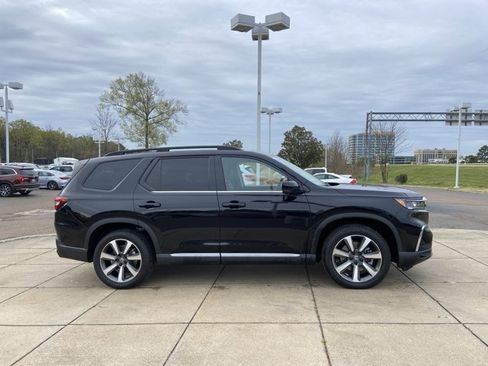 Used 2025 Honda Pilot Elite image 12