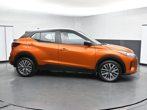 Used 2024 Nissan Kicks SV FWD image 9