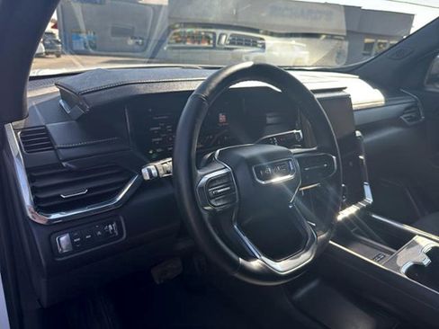 Used 2025 GMC Acadia Elevation image 22