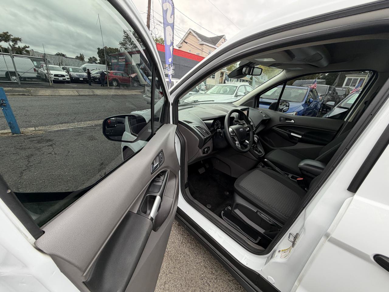 Used 2023 Ford Transit Connect XLT FWD image 18