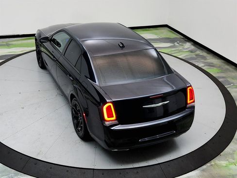 Used 2019 Chrysler 300 Touring w/ Sport Appearance Package RWD image 33