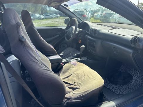 Used 2004 Pontiac Sunfire Coupe w/ 1SB Preferred Equipment Group FWD image 11