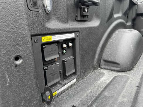 Used 2022 Ford F150 Lariat w/ Equipment Group 502A High AWD/4WD image 11
