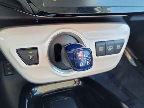 Used 2017 Toyota Prius Prime Premium image 25