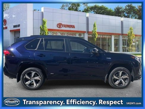 Used 2021 Toyota RAV4 SE image 5
