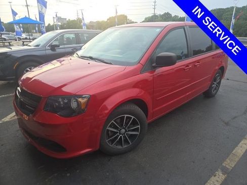 Used 2015 Dodge Grand Caravan SE w/ Quick Order Package 29E SE FWD image 2