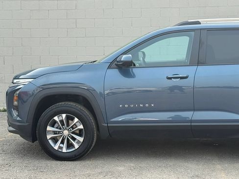 Used 2026 Chevrolet Equinox LT w/ Safety and Technology Package FWD image 3