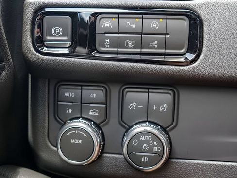 New 2026 GMC Yukon Denali w/ Sun & Power Step Package AWD/4WD image 15