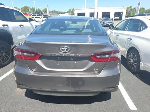 Used 2021 Toyota Camry LE FWD image 5