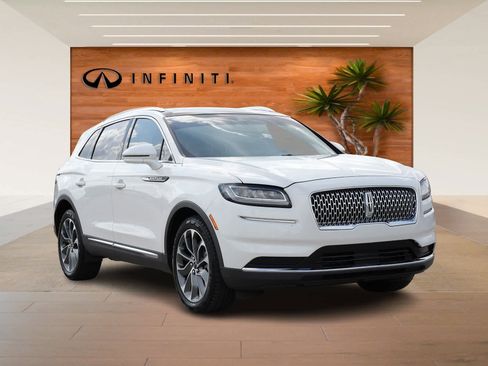 Used 2022 Lincoln Nautilus Reserve w/ Luxury Package image 3