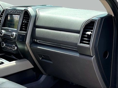 Used 2018 Ford Expedition XLT w/ Equipment Group 202A RWD image 19