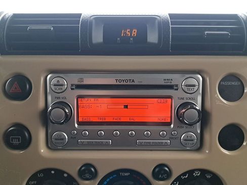 Used 2014 Toyota FJ Cruiser 2WD w/ Convenience Package image 23