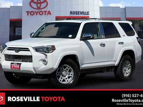 Used 2022 Toyota 4Runner SR5 Premium w/ Moonroof Package AWD/4WD image 1