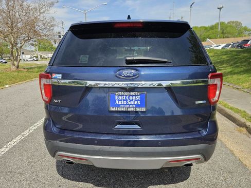 Used 2017 Ford Explorer XLT w/ Equipment Group 202A image 6