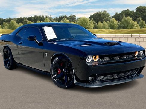 Used 2017 Dodge Challenger SRT Hellcat image 2