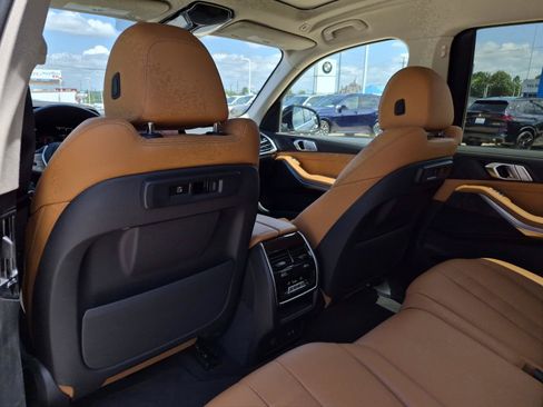 Used 2022 BMW X7 xDrive40i w/ Premium Package AWD/4WD image 19