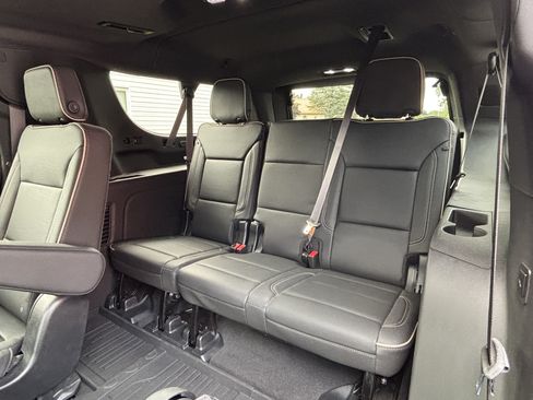 Used 2023 GMC Yukon XL SLT w/ SLT Premium Package AWD/4WD image 15