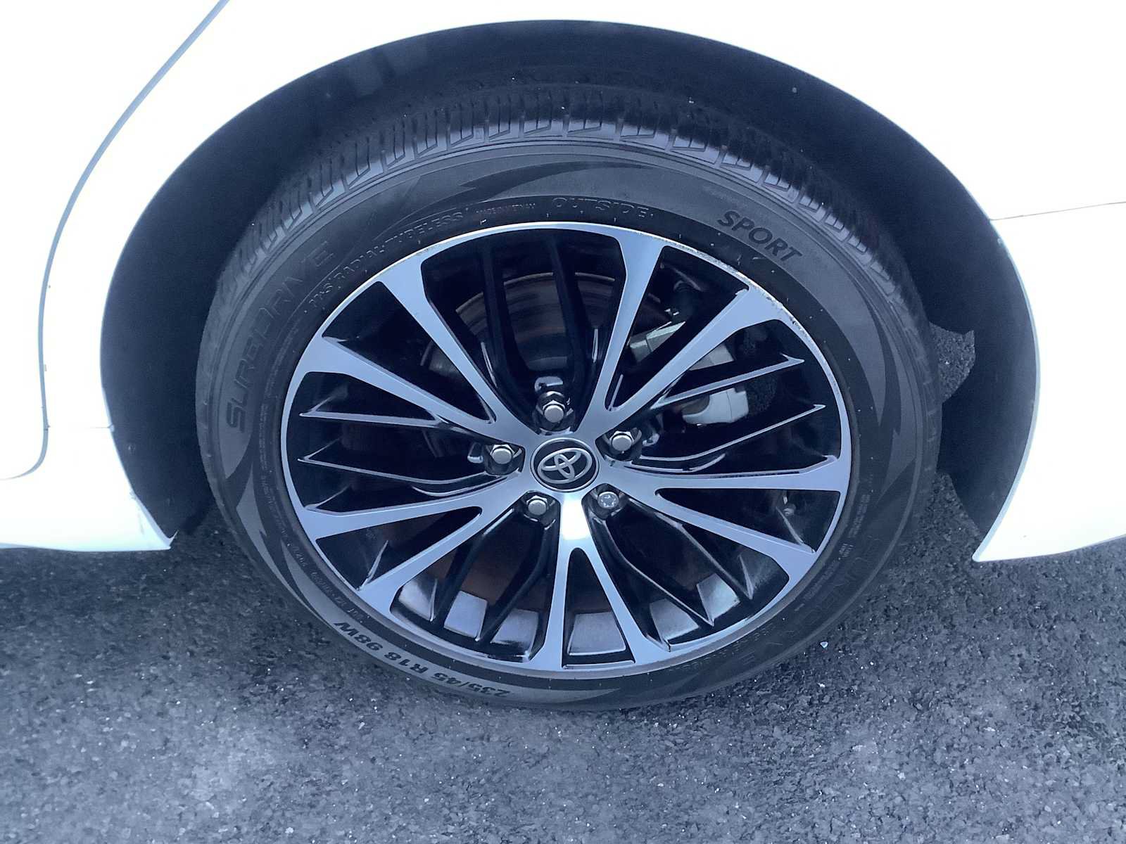 Used 2020 Toyota Camry SE w/ Carpet Mat Package FWD image 7