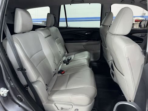 Used 2018 Honda Pilot Touring image 16