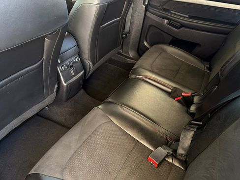 Used 2018 Ford Explorer XLT w/ Equipment Group 202A FWD image 13