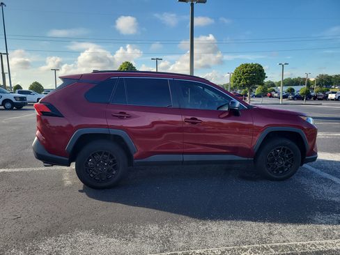 Used 2020 Toyota RAV4 LE FWD image 8