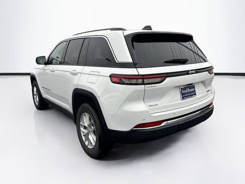 Used 2023 Jeep Grand Cherokee Laredo image 6