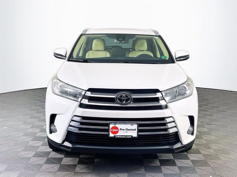 Used 2018 Toyota Highlander Limited FWD image 2