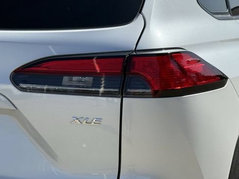 Used 2022 Toyota Corolla Cross XLE w/ Convenience Package FWD image 7