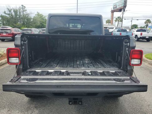 Used 2023 Jeep Gladiator Sport AWD/4WD image 5