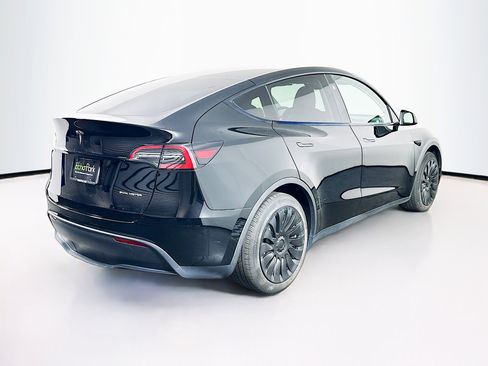 Used 2024 Tesla Model Y Long Range image 9